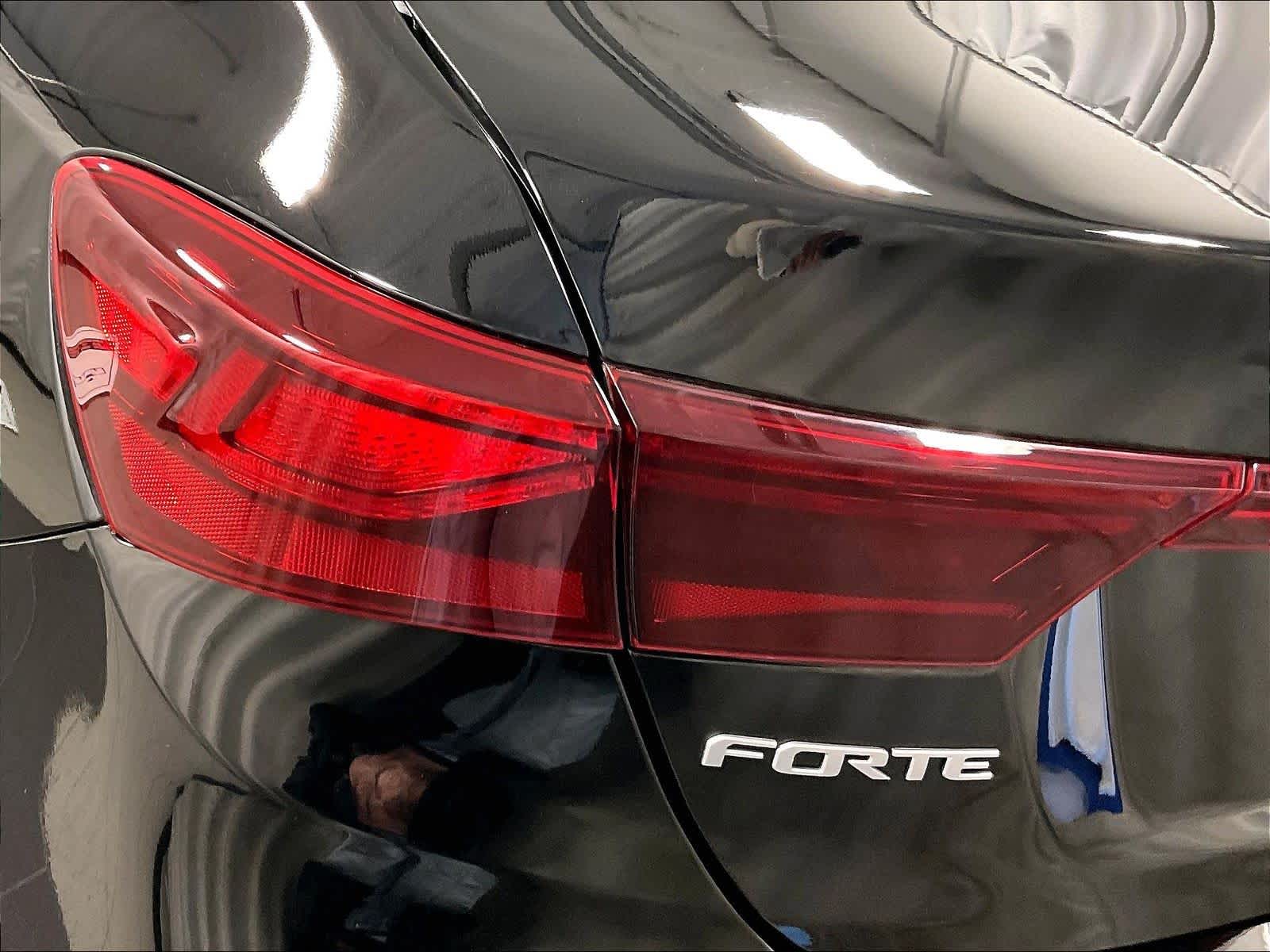 2023 Kia Forte LXS - Photo 33