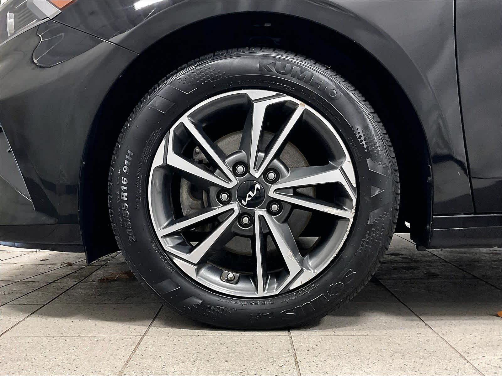 2023 Kia Forte LXS - Photo 7