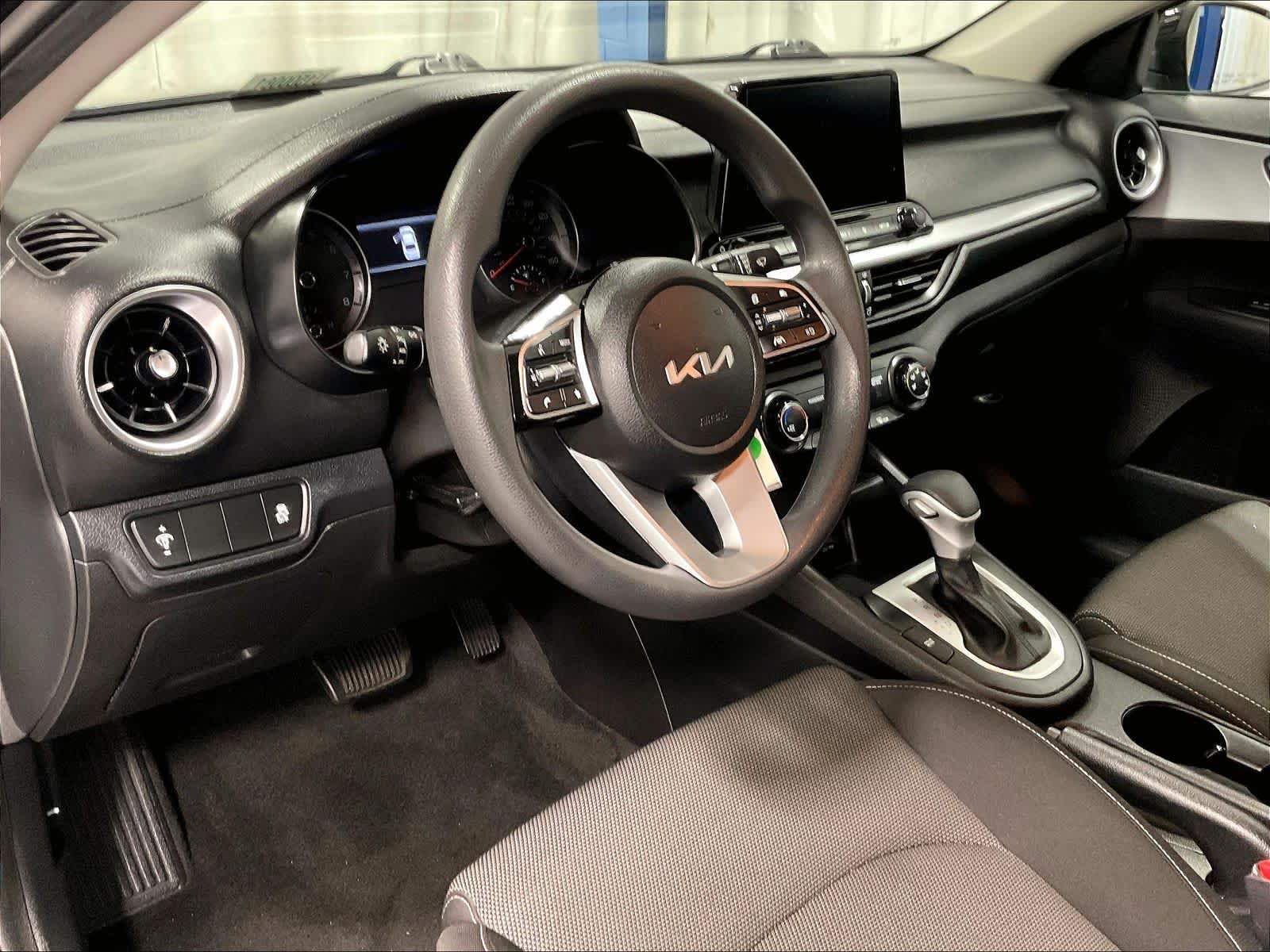 2023 Kia Forte LXS - Photo 8