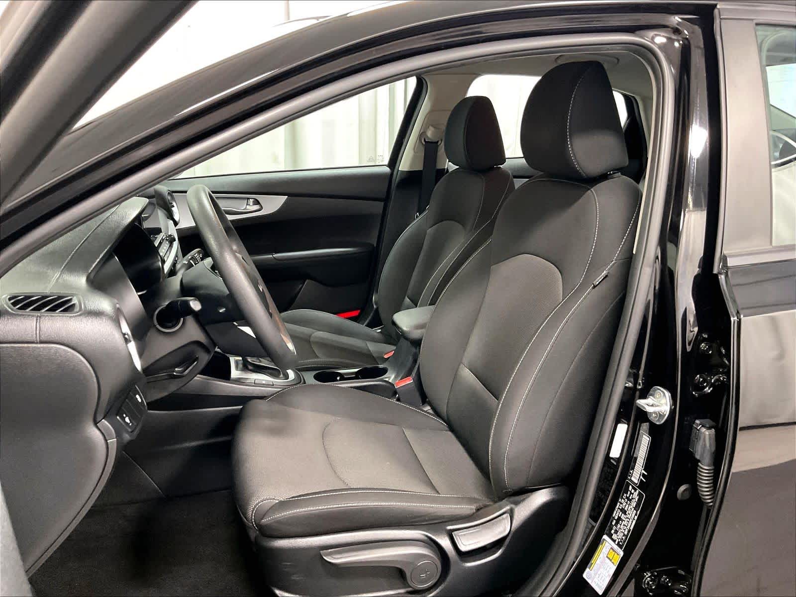 2023 Kia Forte LXS - Photo 10