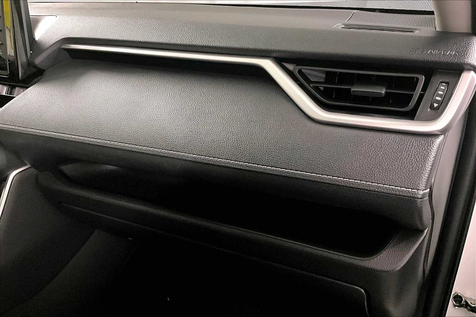 2019 Toyota RAV4 Hybrid LE - Photo 13