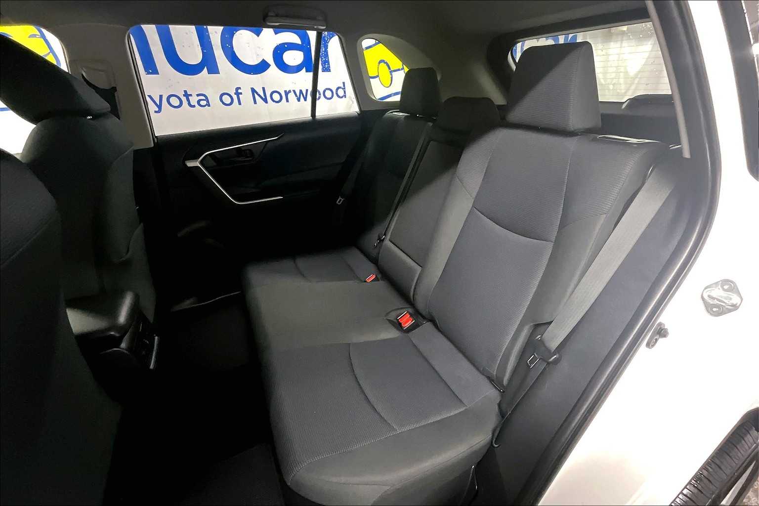 2019 Toyota RAV4 Hybrid LE - Photo 15