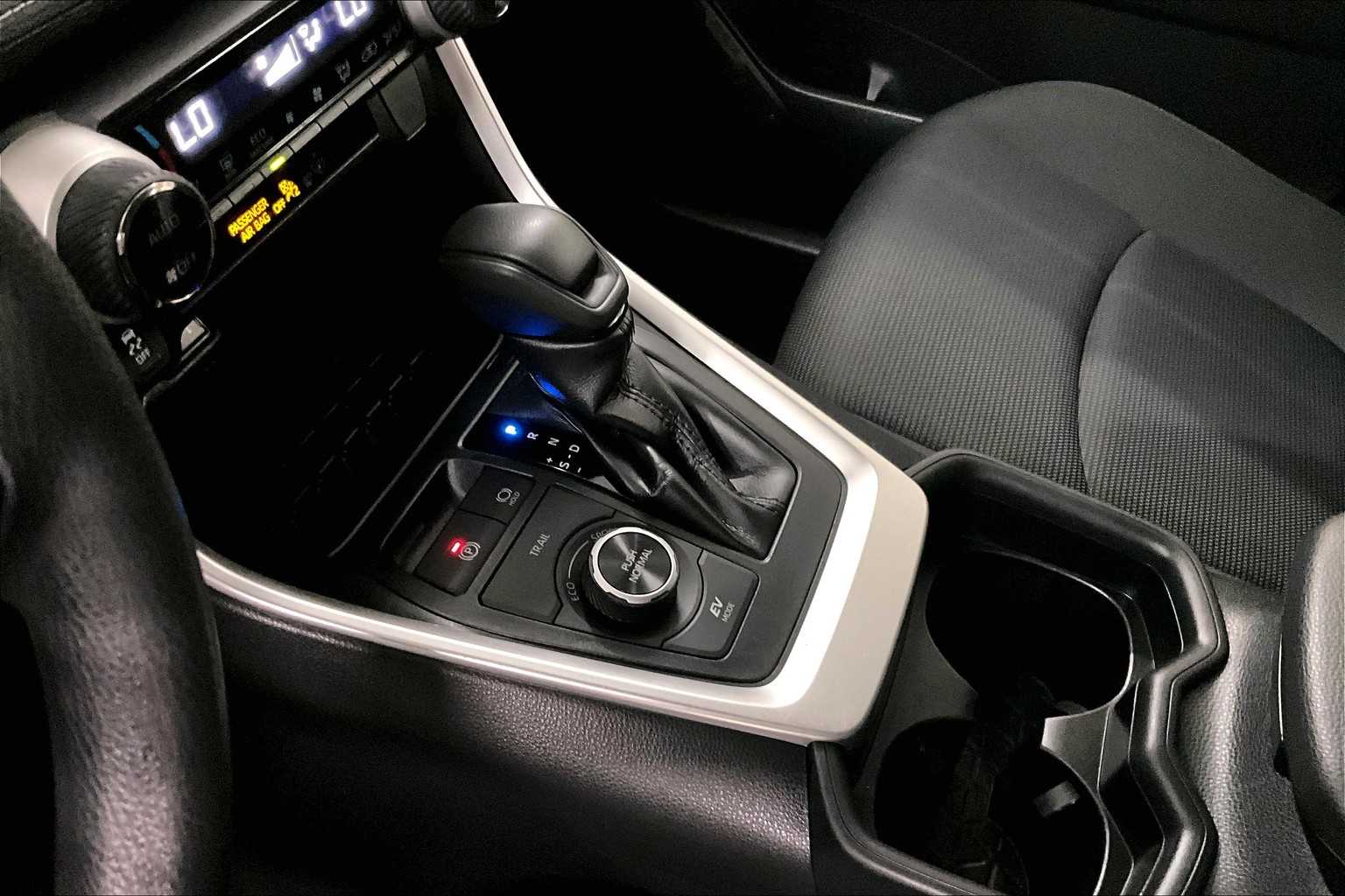 2019 Toyota RAV4 Hybrid LE - Photo 20