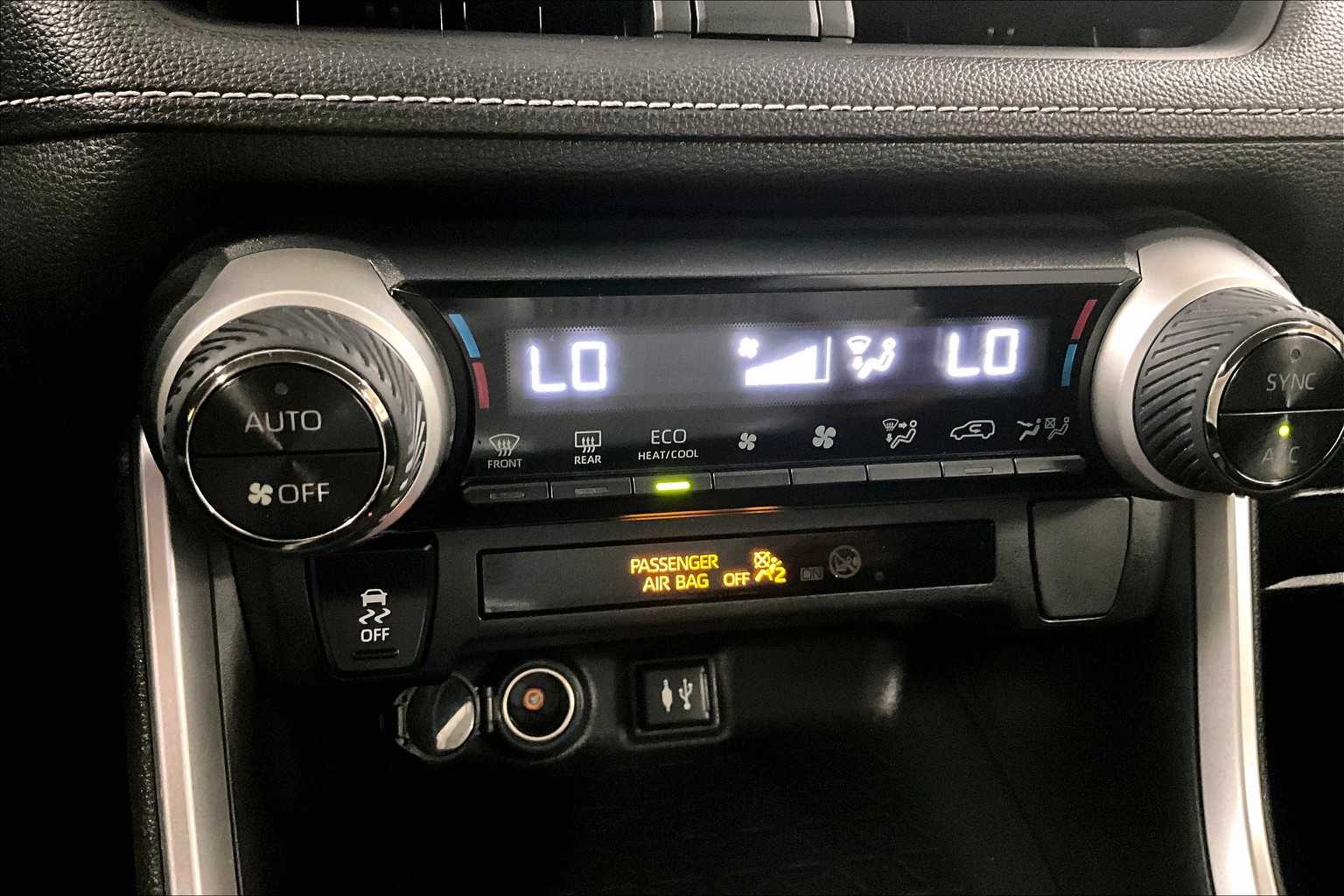 2019 Toyota RAV4 Hybrid LE - Photo 25