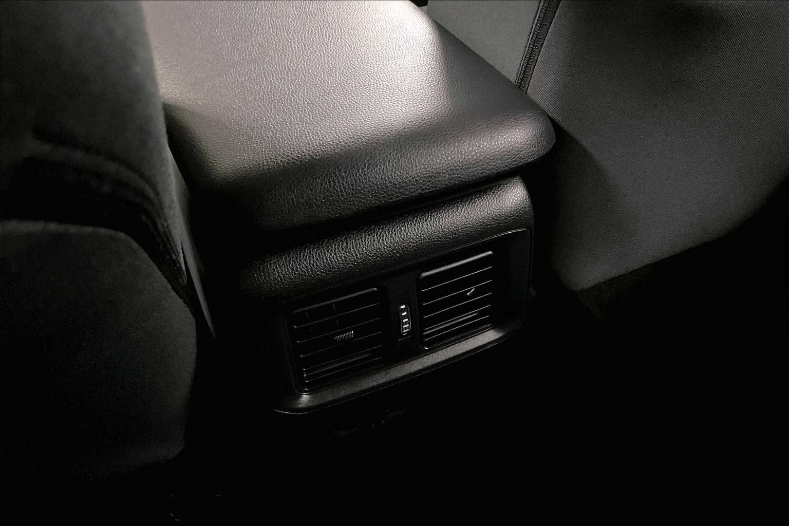 2019 Toyota RAV4 Hybrid LE - Photo 27