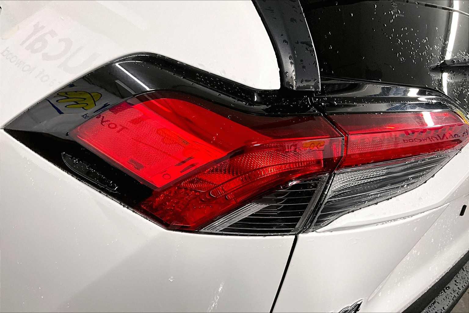 2019 Toyota RAV4 Hybrid LE - Photo 33