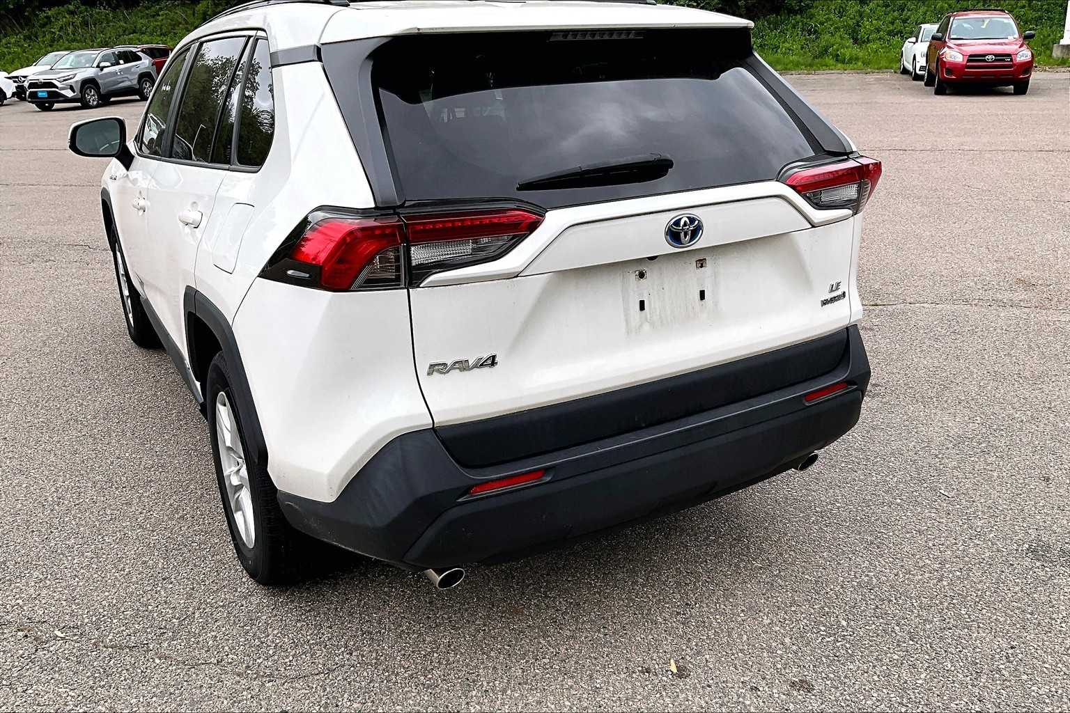 2019 Toyota RAV4 Hybrid LE - Photo 7