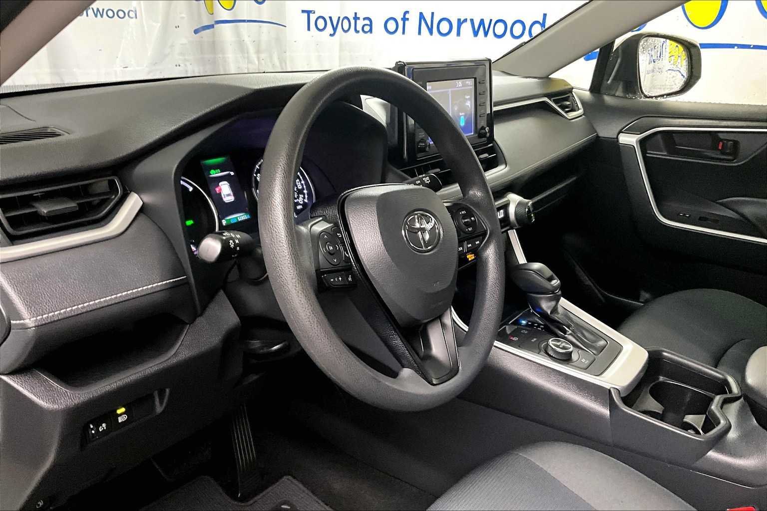 2019 Toyota RAV4 Hybrid LE - Photo 8
