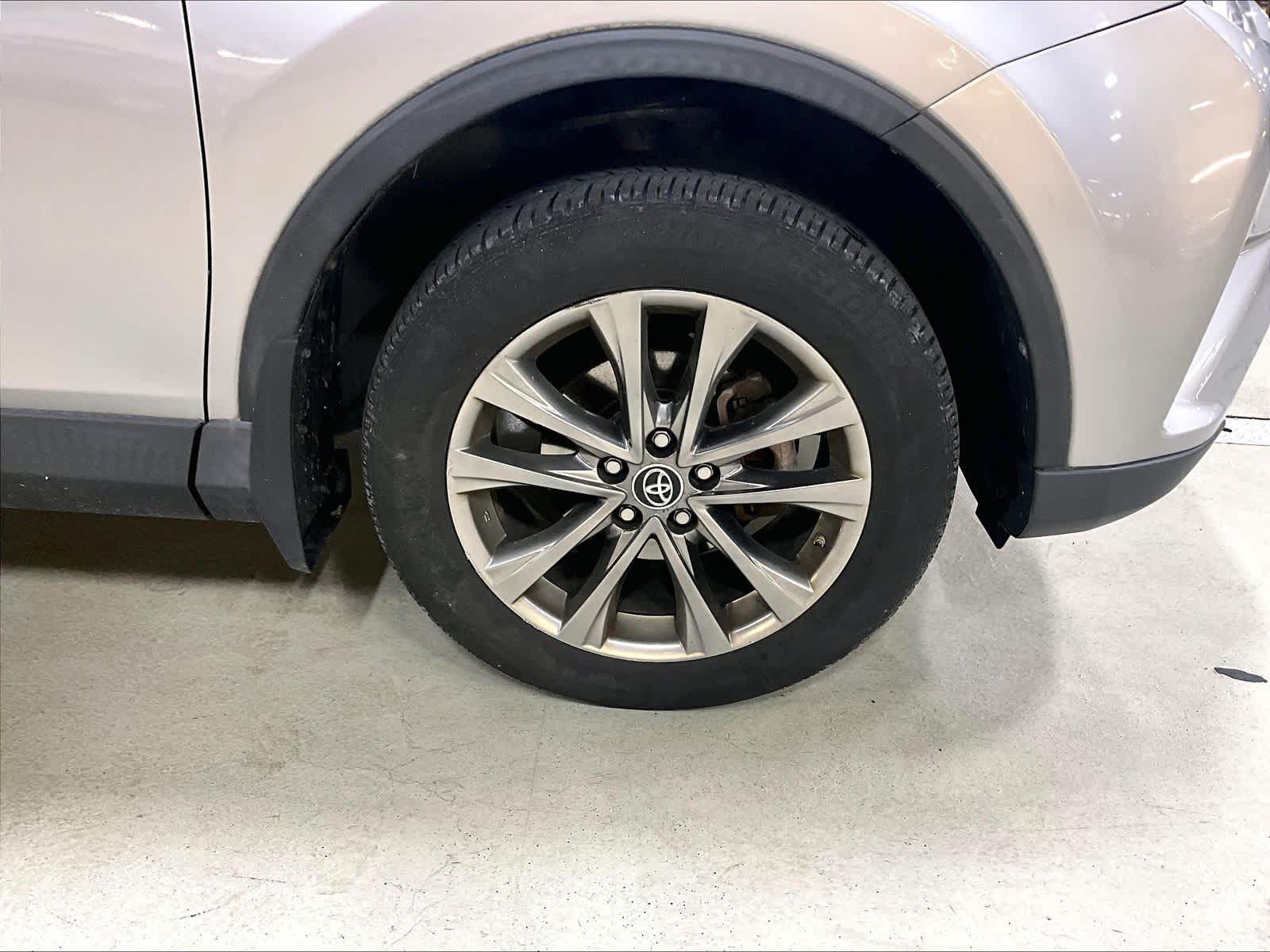 2018 Toyota RAV4 Limited - Photo 4