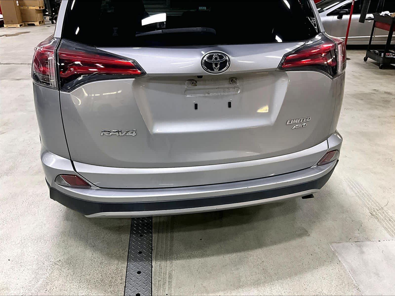 2018 Toyota RAV4 Limited - Photo 7