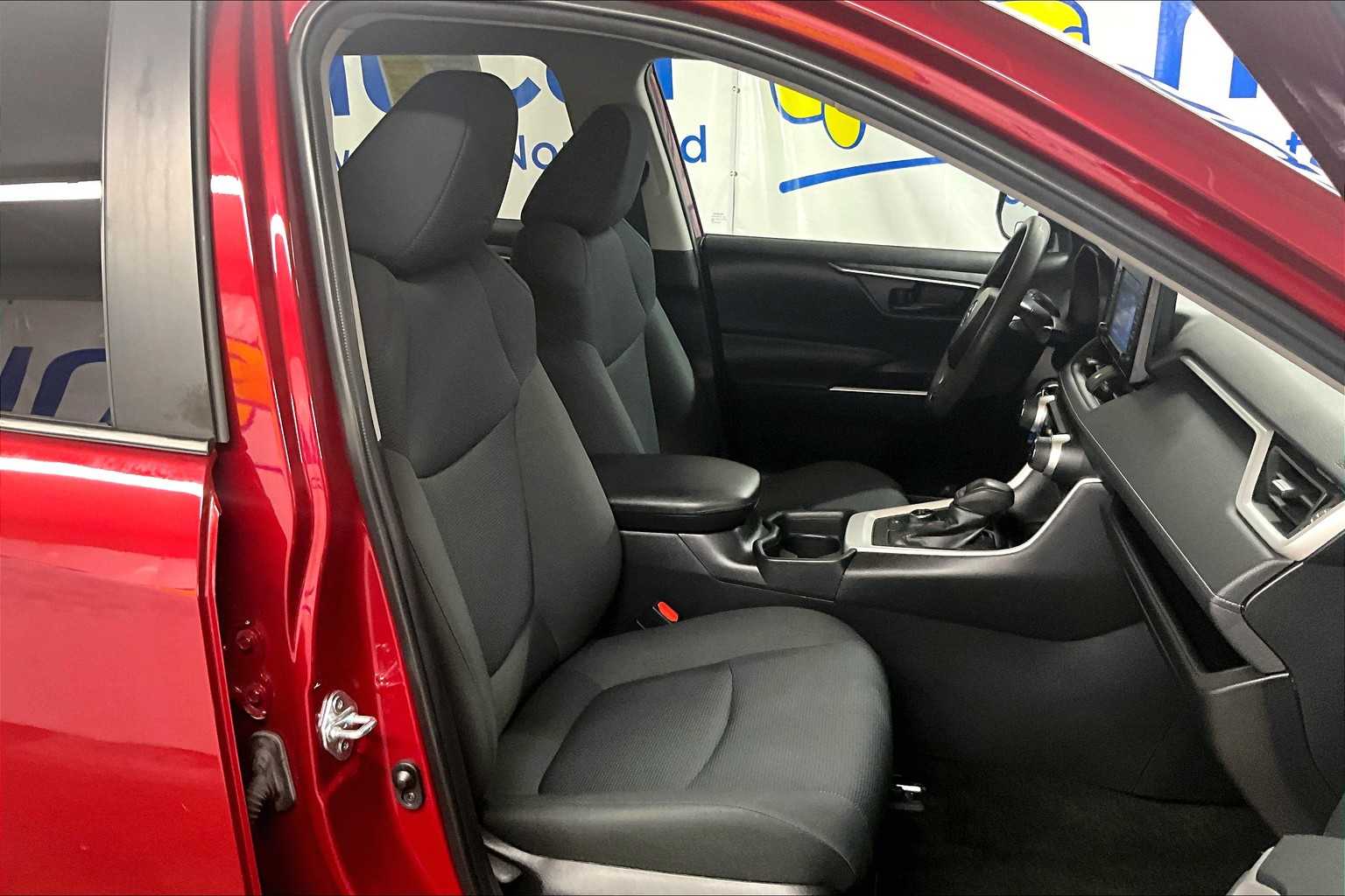 2021 Toyota RAV4 Hybrid LE - Photo 11