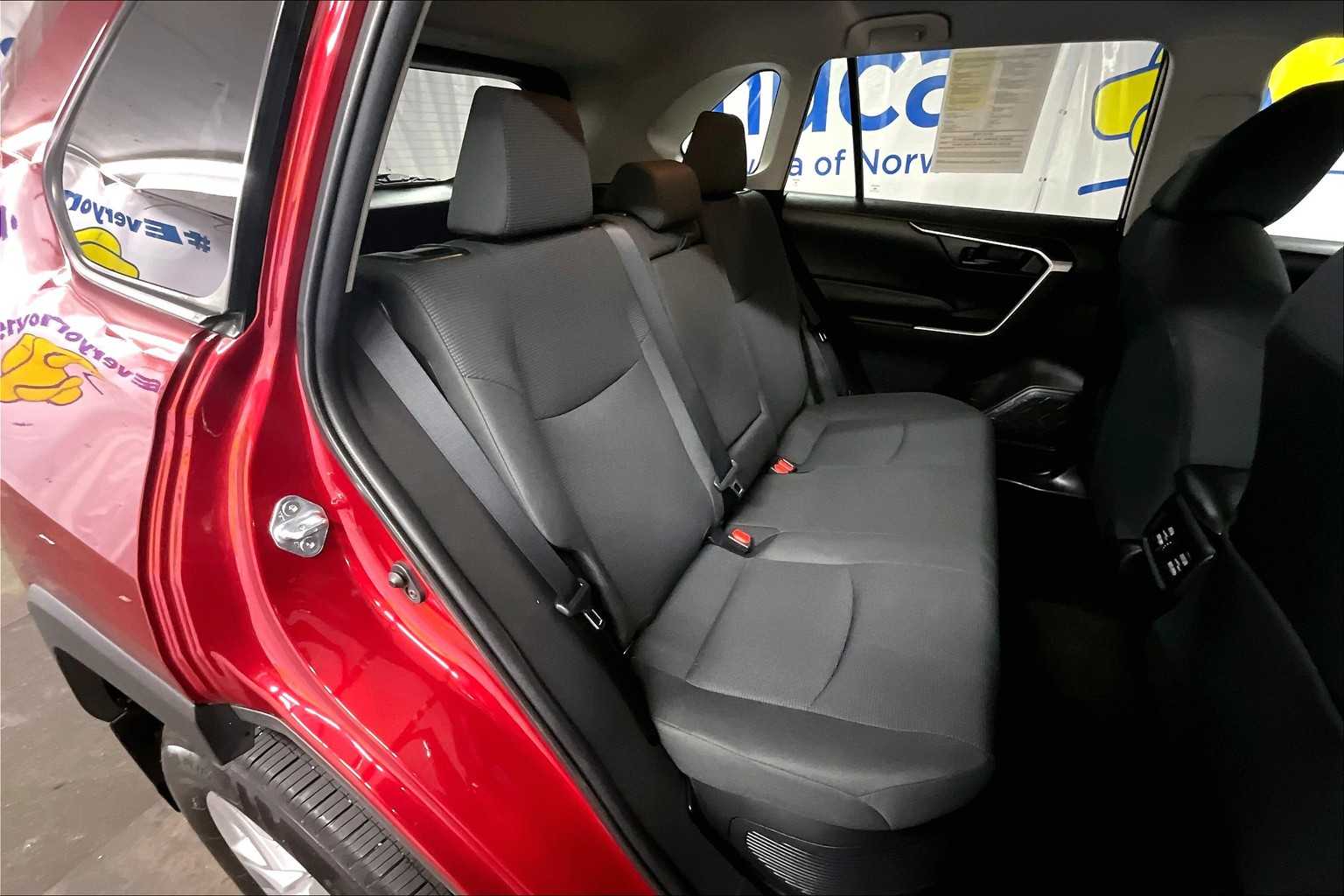 2021 Toyota RAV4 Hybrid LE - Photo 16