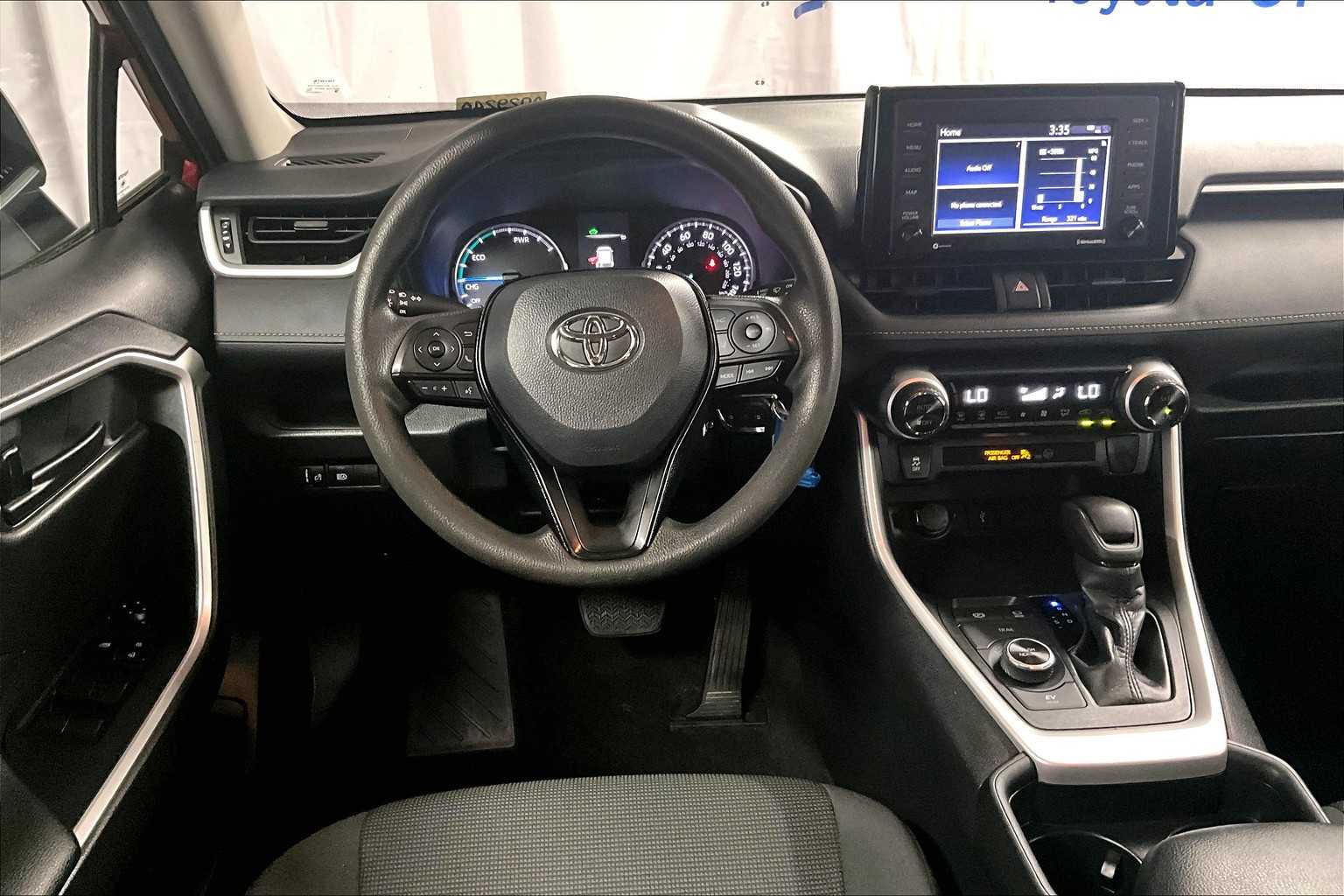 2021 Toyota RAV4 Hybrid LE - Photo 17