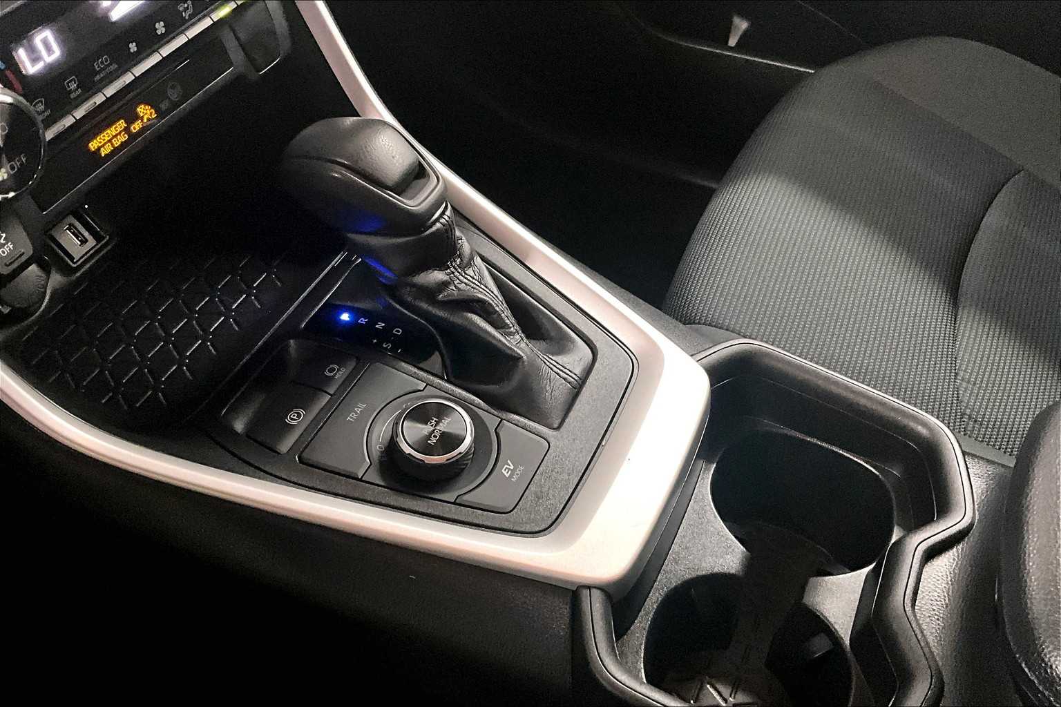 2021 Toyota RAV4 Hybrid LE - Photo 20