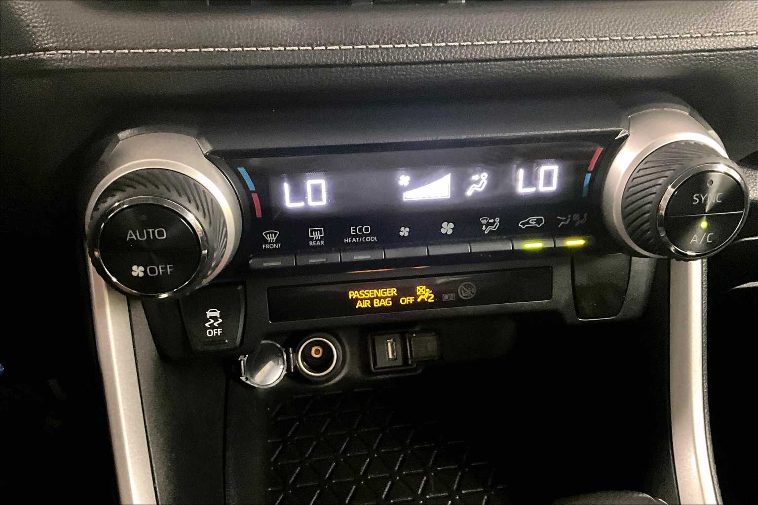2021 Toyota RAV4 Hybrid LE - Photo 25