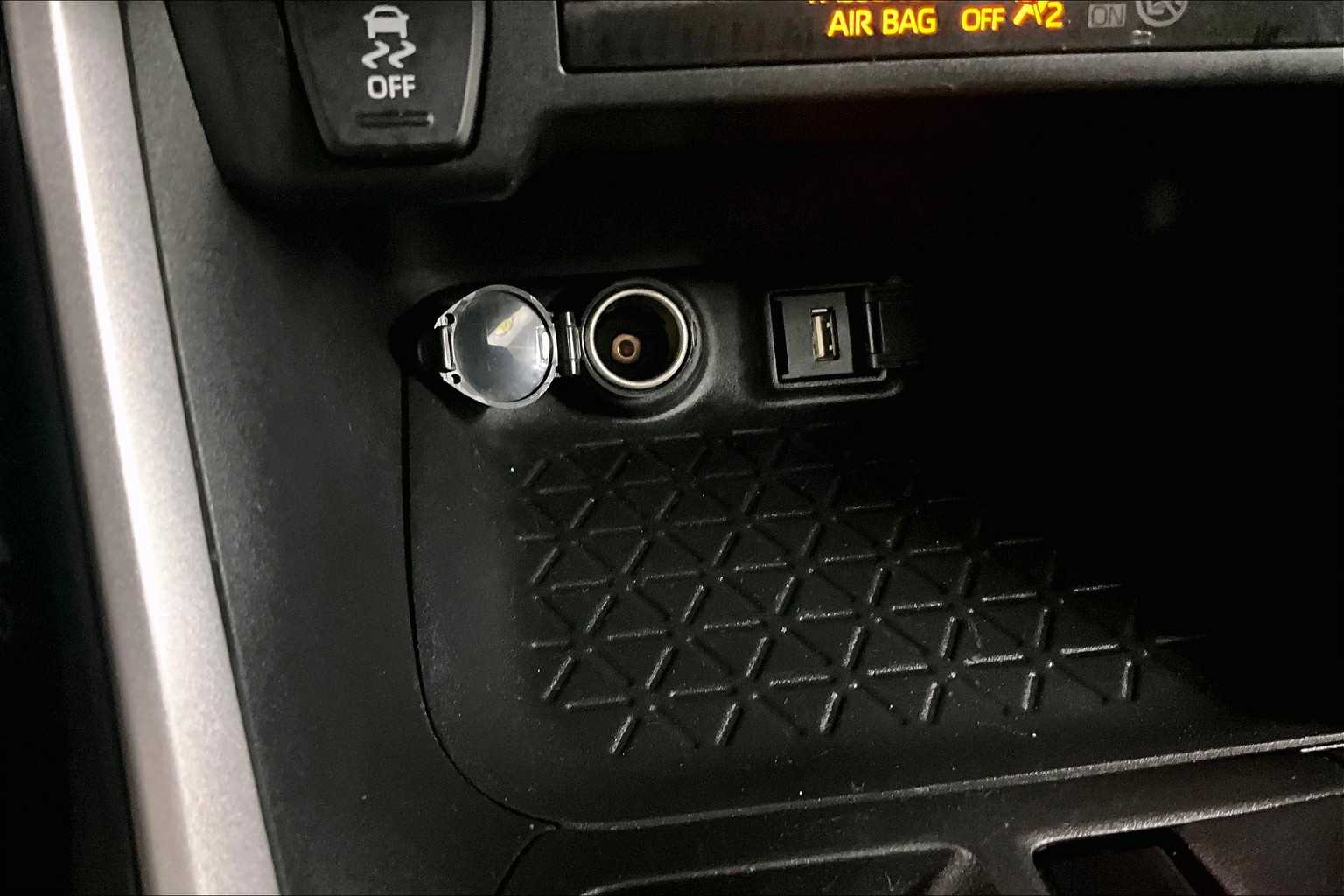 2021 Toyota RAV4 Hybrid LE - Photo 26