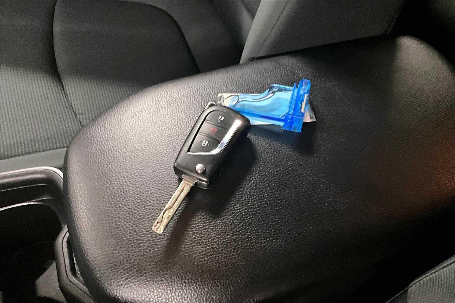 2021 Toyota RAV4 Hybrid LE - Photo 30