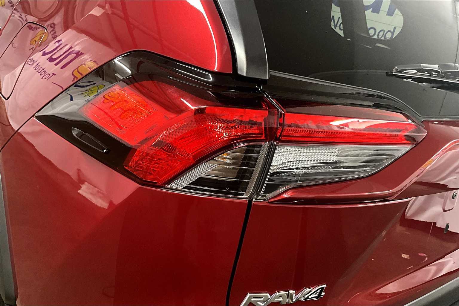2021 Toyota RAV4 Hybrid LE - Photo 33