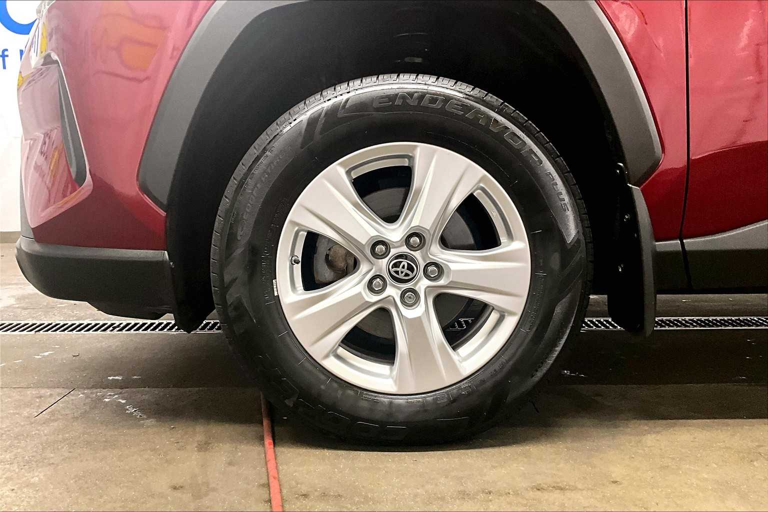 2021 Toyota RAV4 Hybrid LE - Photo 7