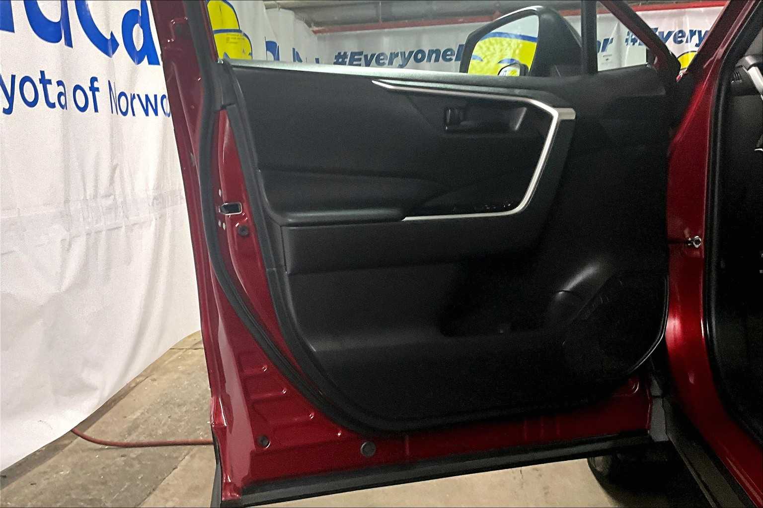 2021 Toyota RAV4 Hybrid LE - Photo 9