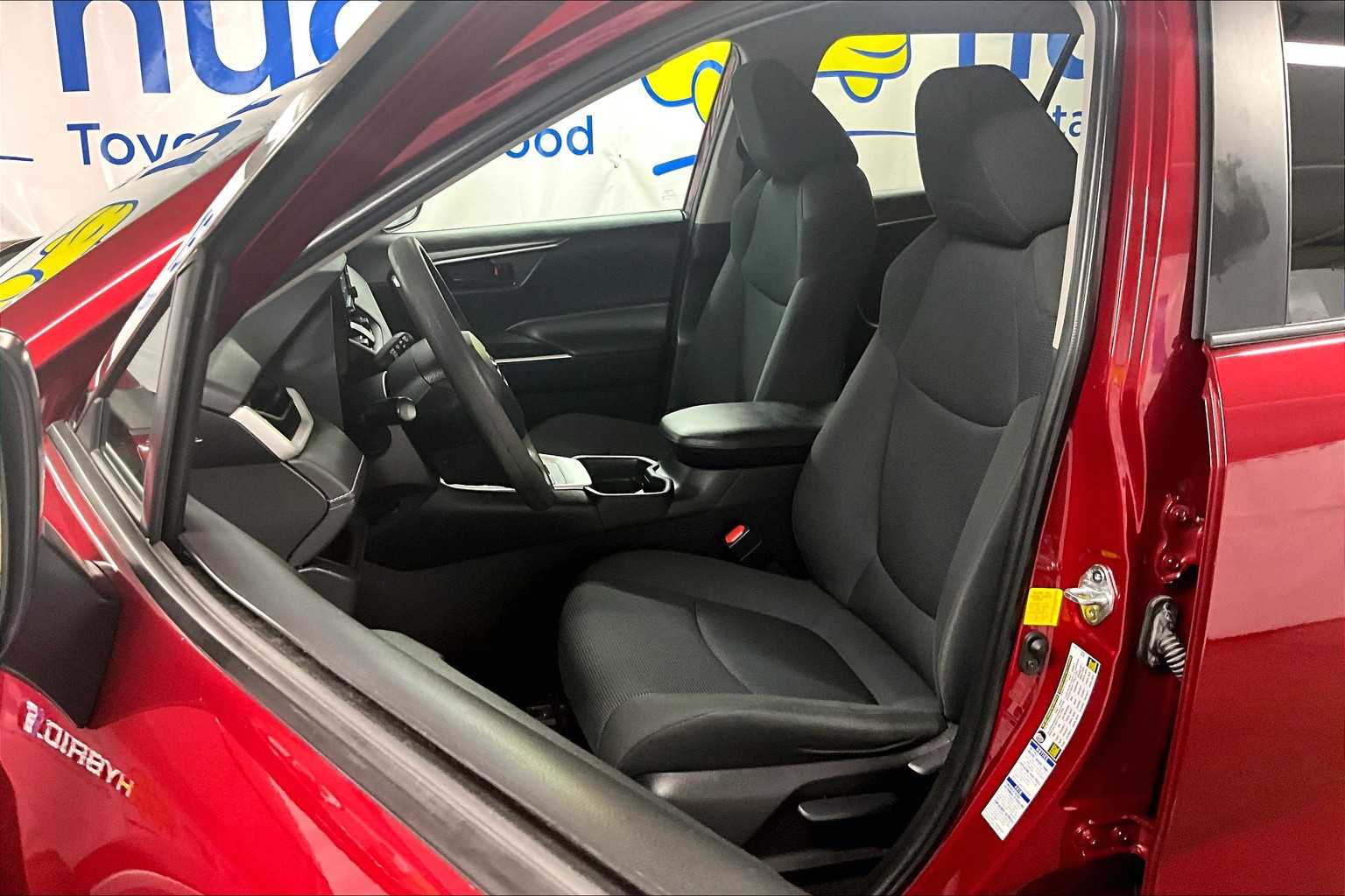 2021 Toyota RAV4 Hybrid LE - Photo 10