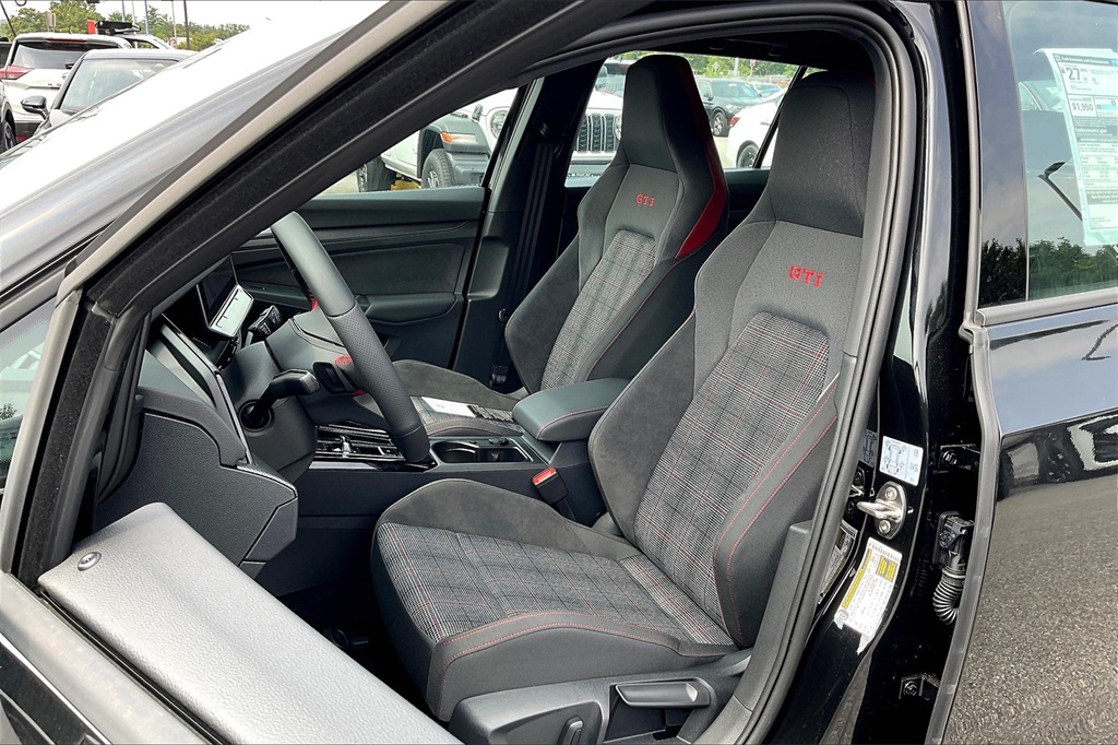 2025 Volkswagen Golf GTI 2.0T S - Photo 11