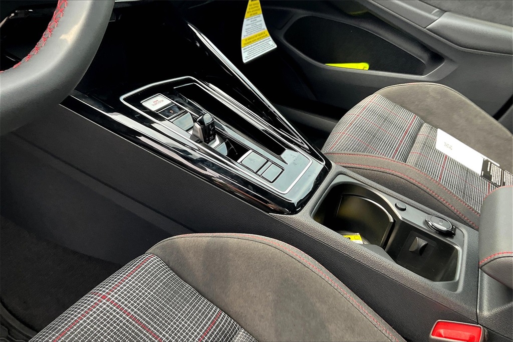 2025 Volkswagen Golf GTI 2.0T S - Photo 14