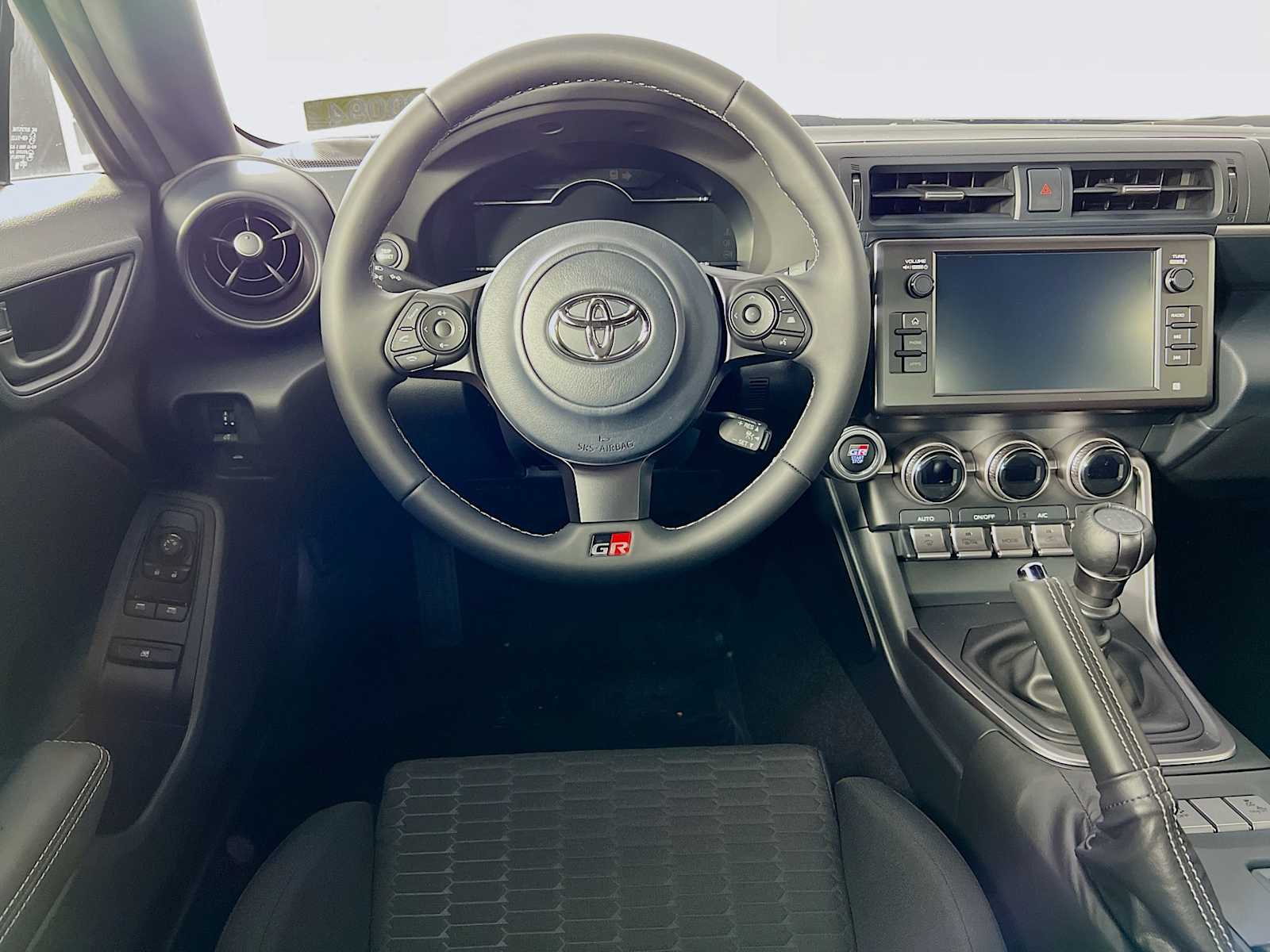 2025 Toyota GR86  - Photo 14
