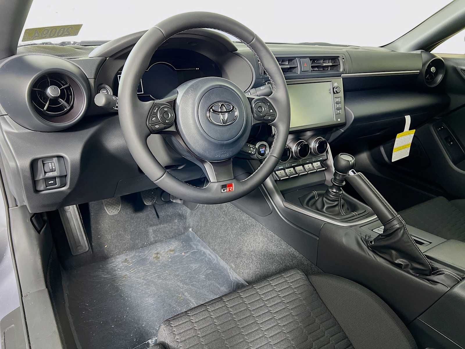 2025 Toyota GR86  - Photo 6