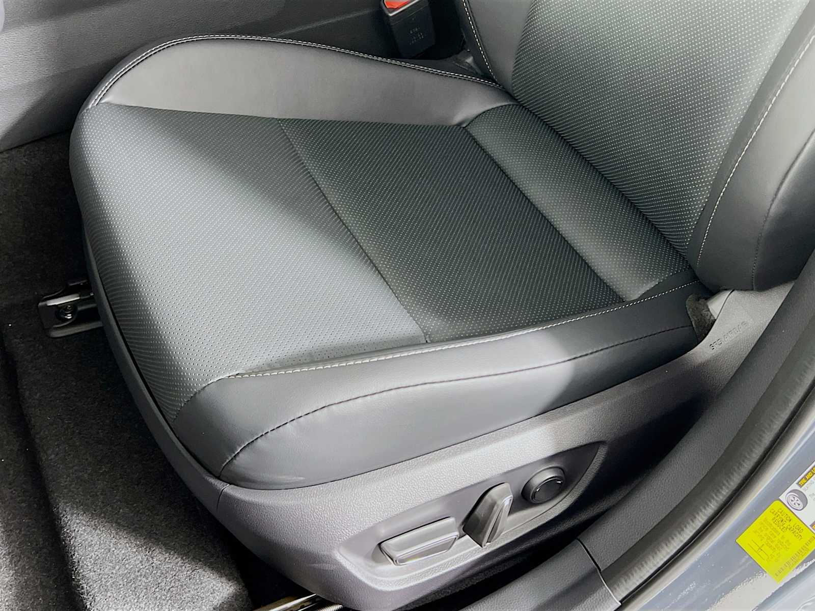 2026 Toyota Prius XLE - Photo 16