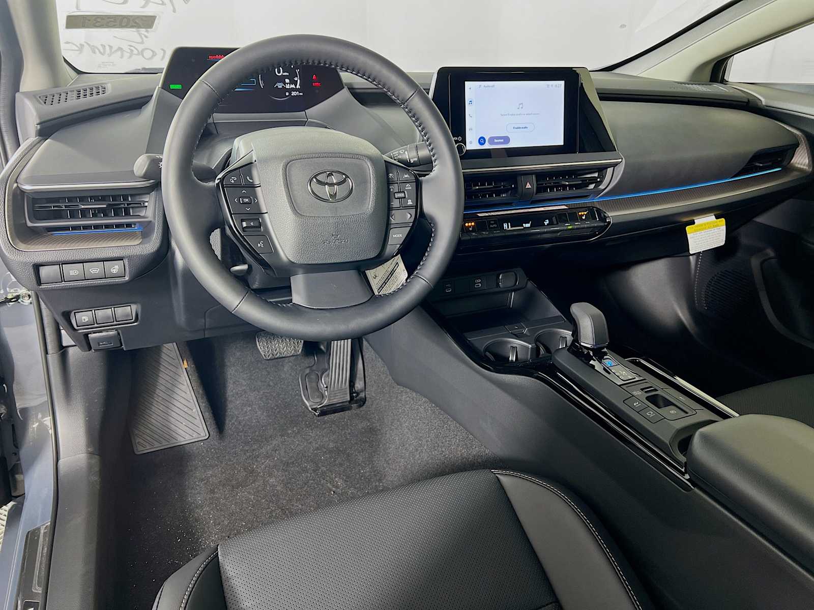 2026 Toyota Prius XLE - Photo 6