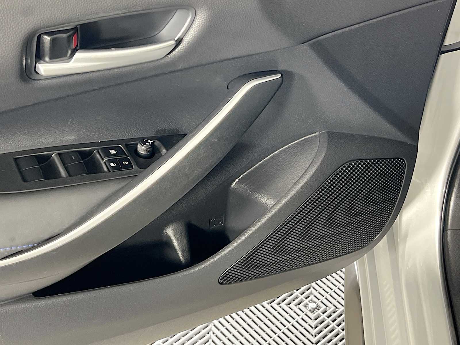 2022 Toyota Corolla SE - Photo 18
