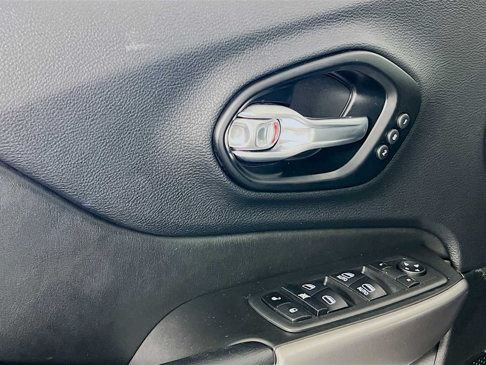 2021 Jeep Cherokee Limited - Photo 17