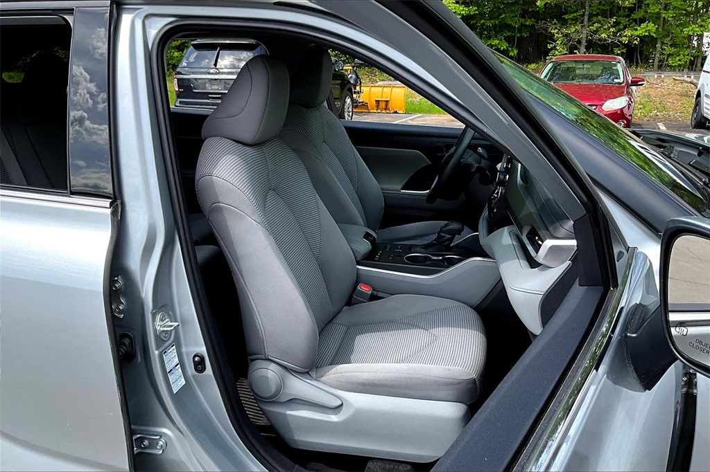 2021 Toyota Highlander L - Photo 11