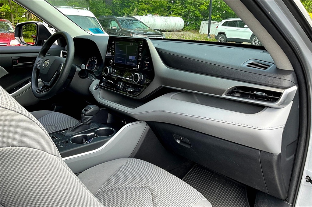 2021 Toyota Highlander L - Photo 14