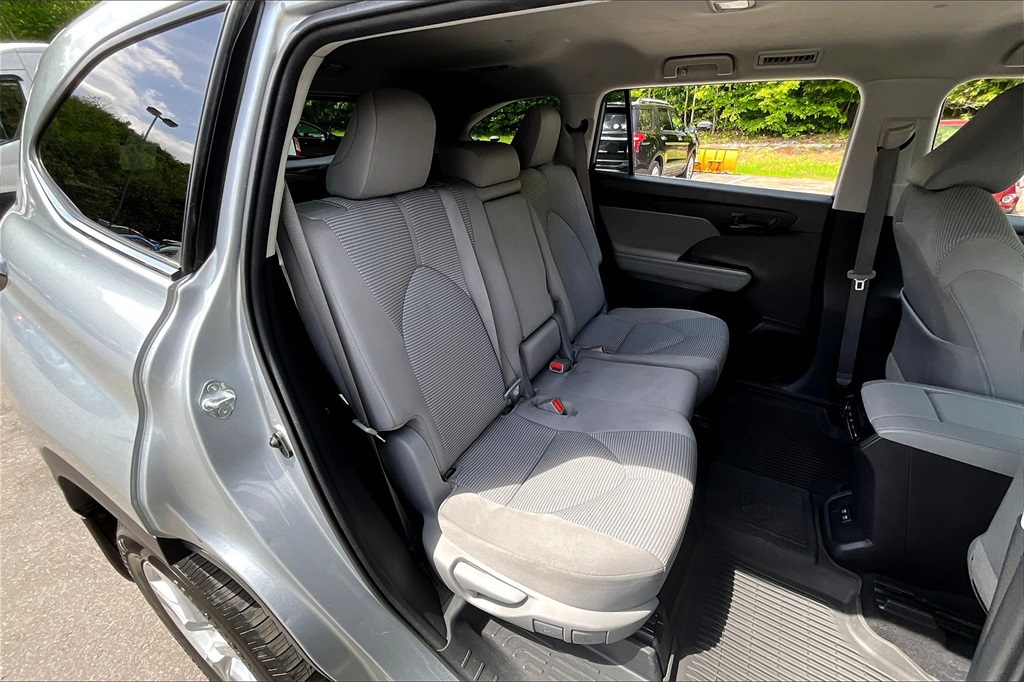 2021 Toyota Highlander L - Photo 16