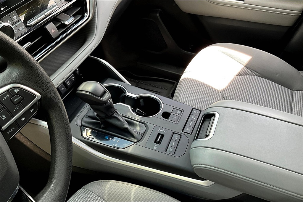 2021 Toyota Highlander L - Photo 21