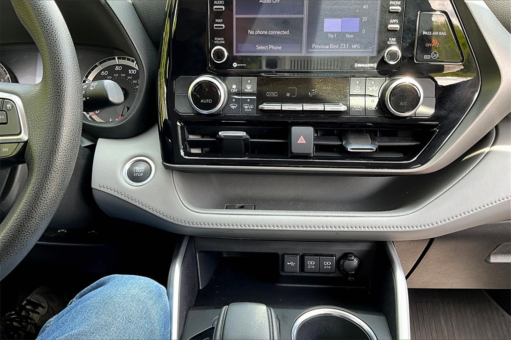 2021 Toyota Highlander L - Photo 26