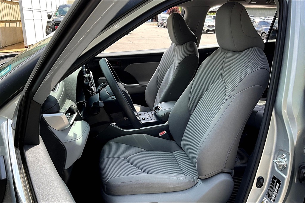 2021 Toyota Highlander L - Photo 10