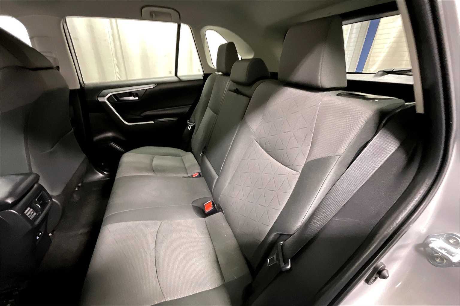 2024 Toyota RAV4 XLE - Photo 15