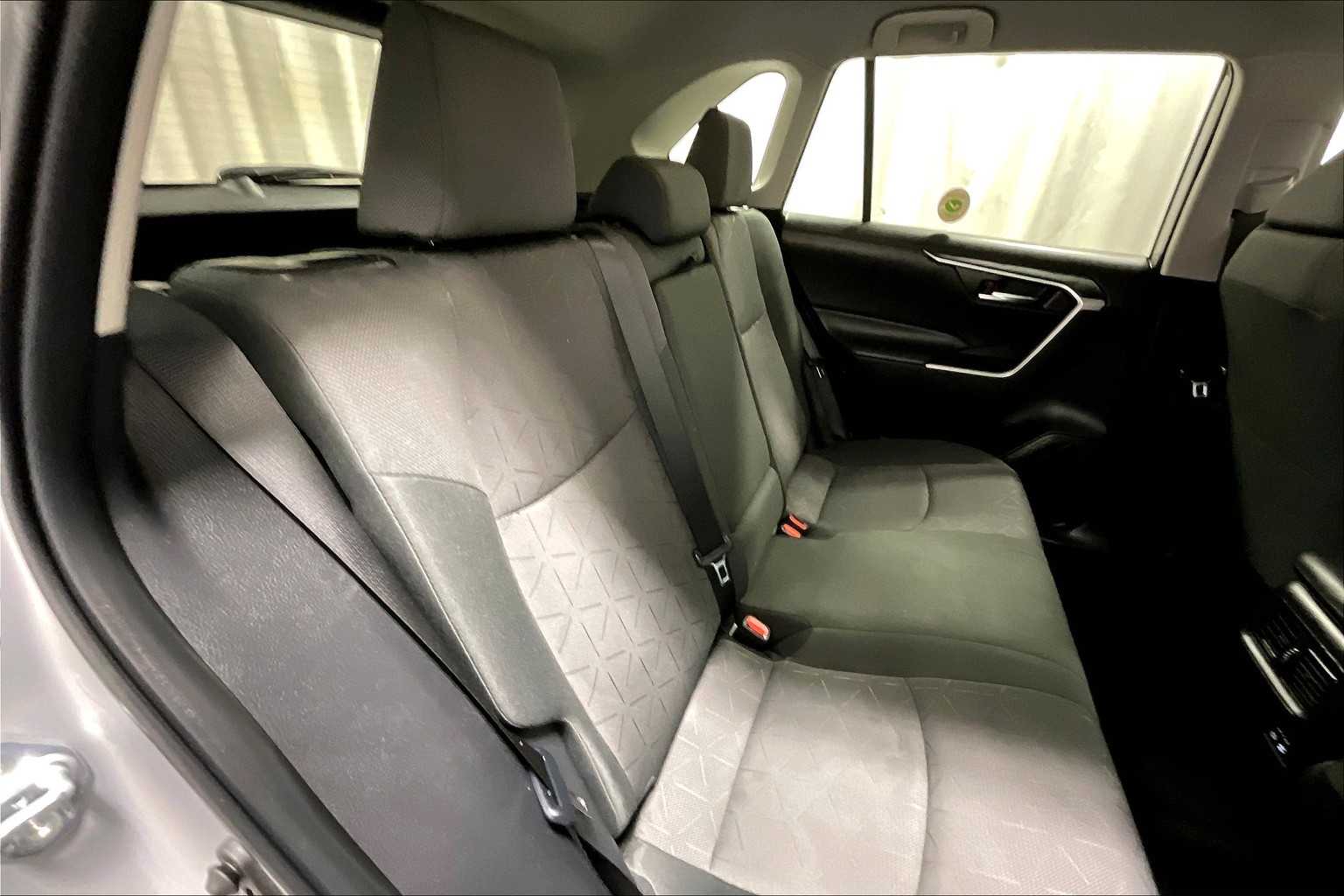 2024 Toyota RAV4 XLE - Photo 16