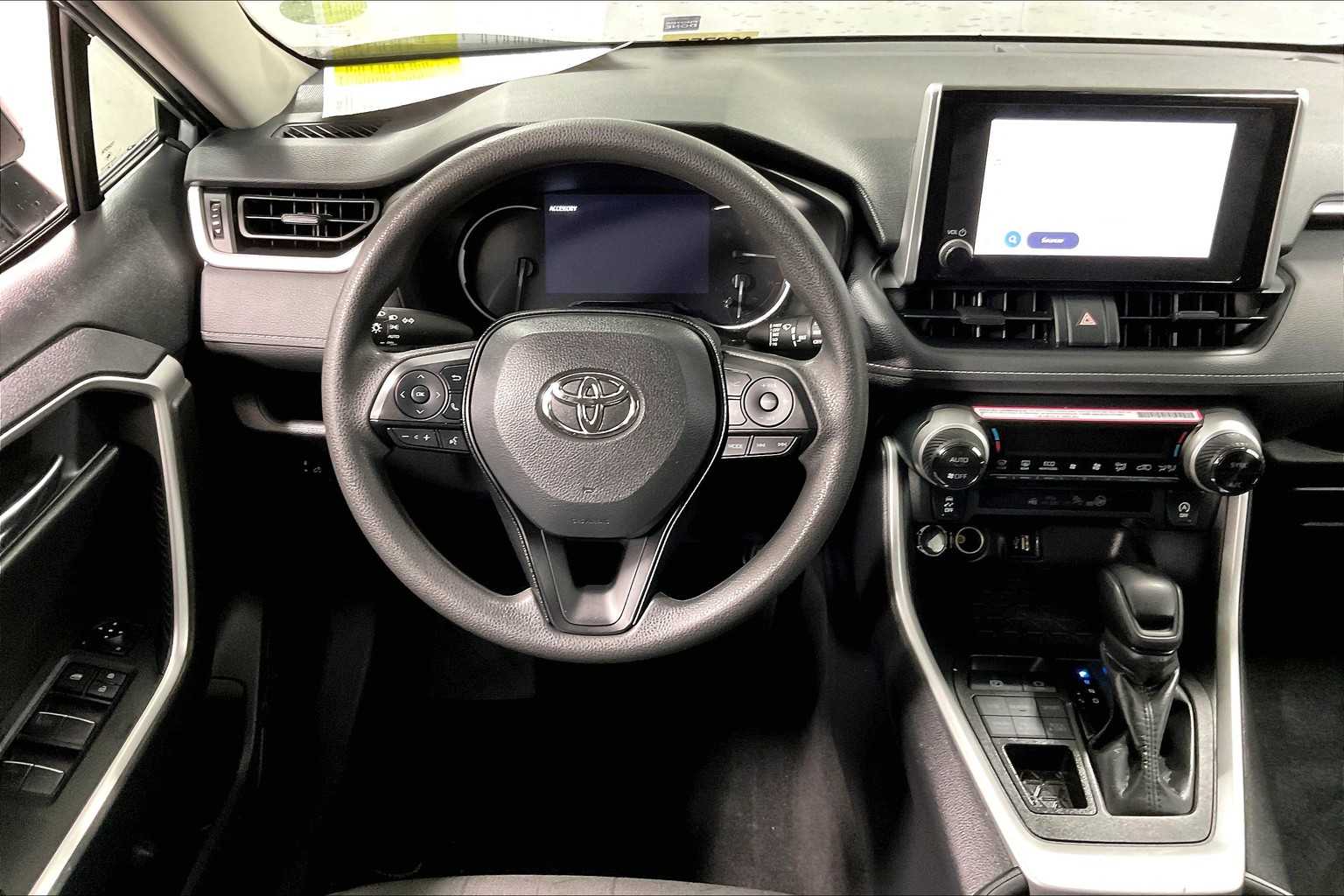 2024 Toyota RAV4 XLE - Photo 17