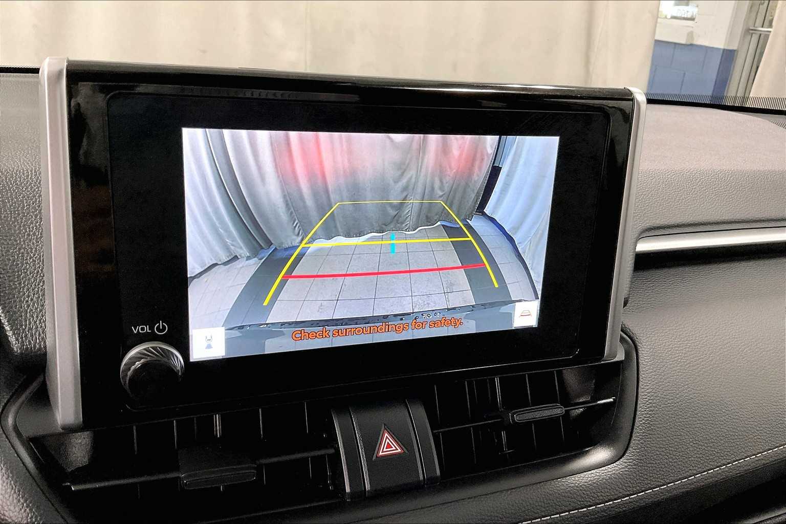 2024 Toyota RAV4 XLE - Photo 19