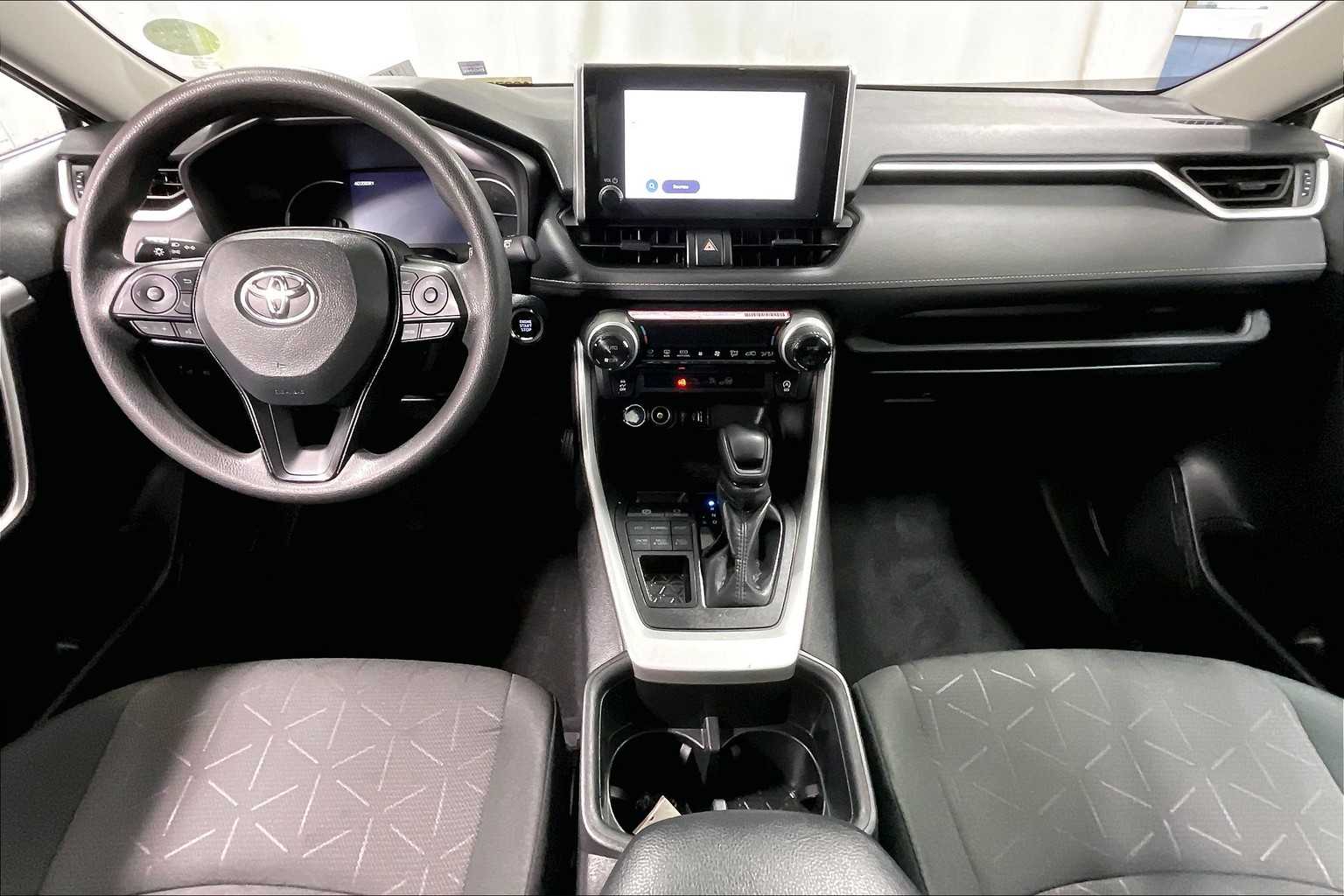 2024 Toyota RAV4 XLE - Photo 21