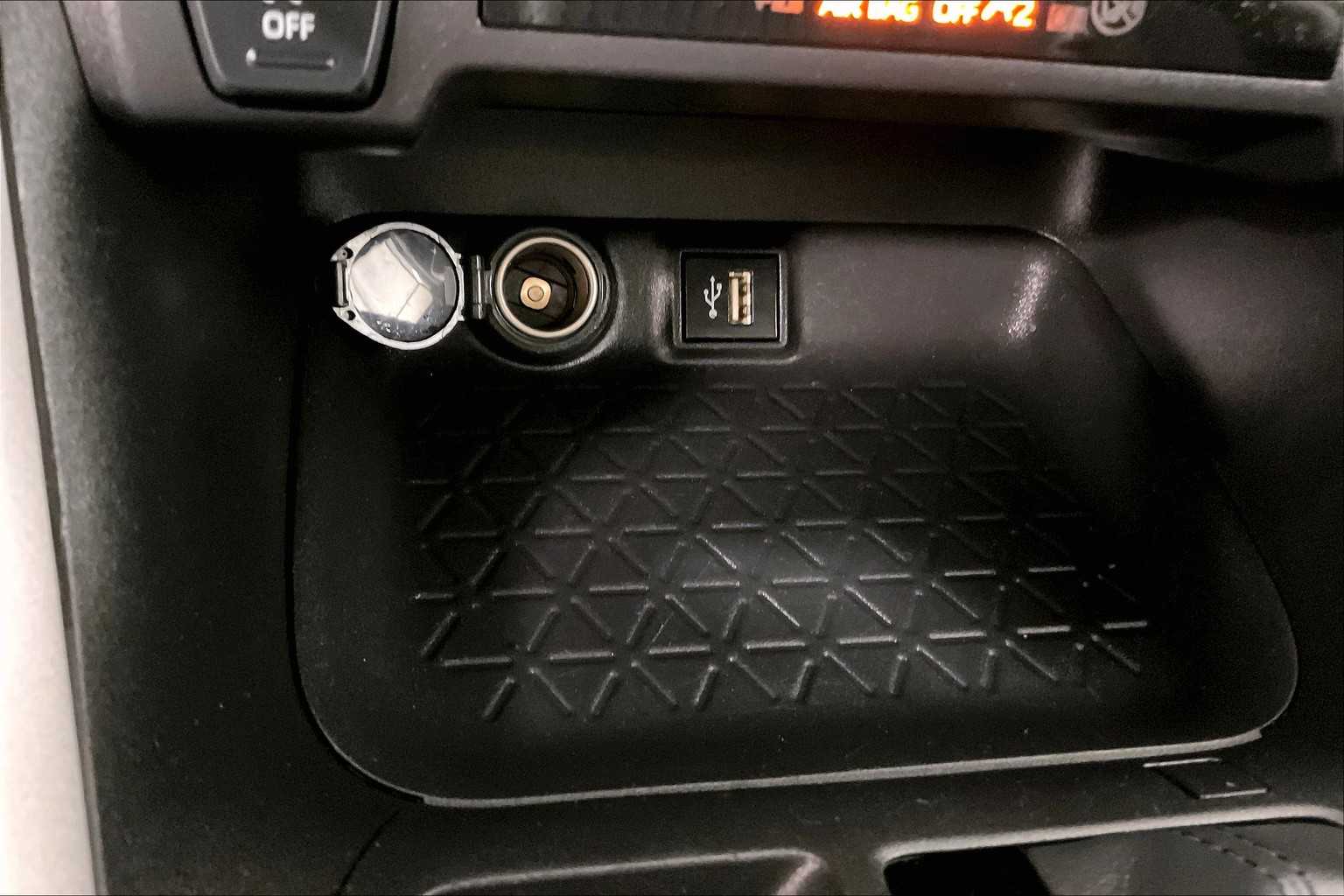 2024 Toyota RAV4 XLE - Photo 26