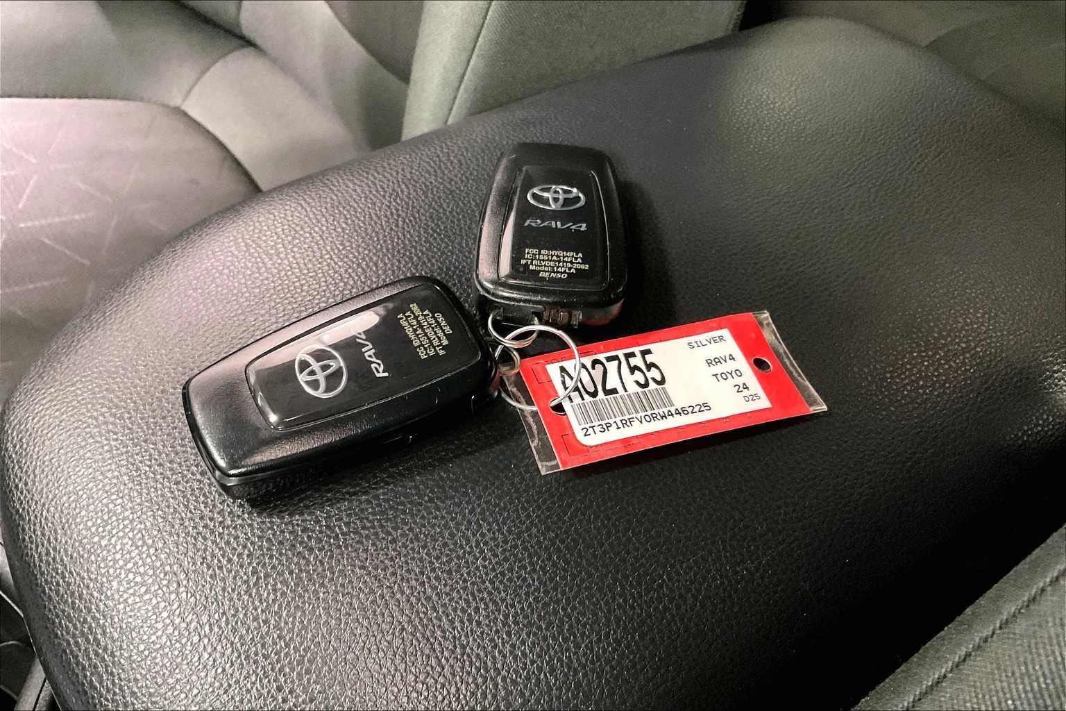 2024 Toyota RAV4 XLE - Photo 30