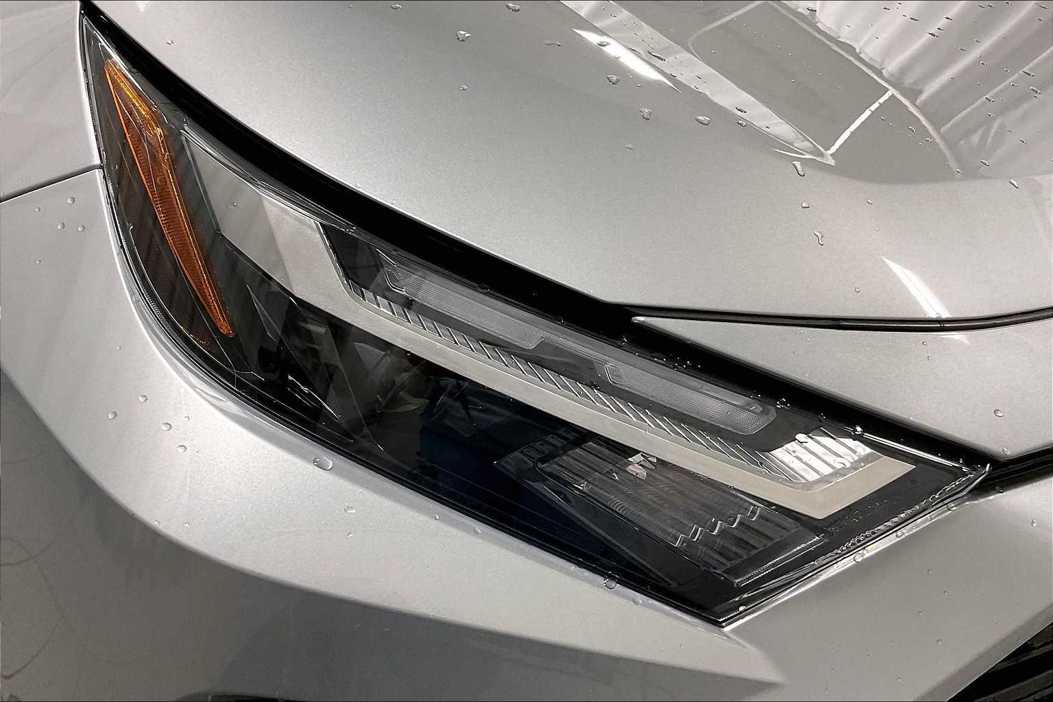 2024 Toyota RAV4 XLE - Photo 32