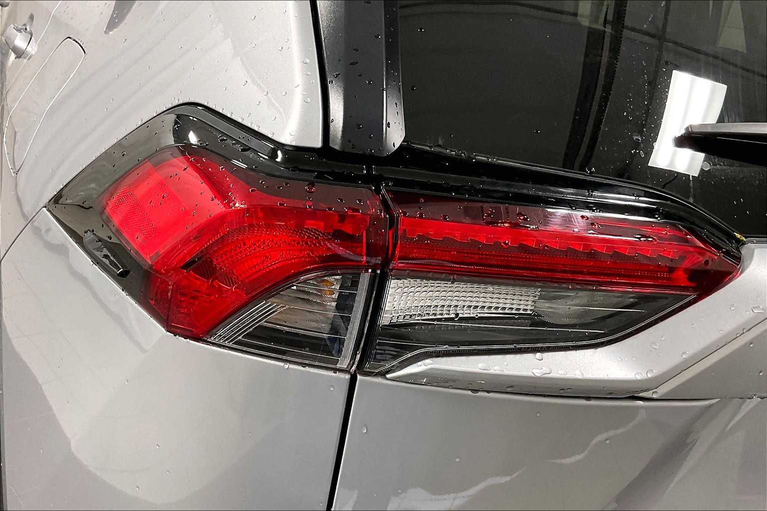 2024 Toyota RAV4 XLE - Photo 33