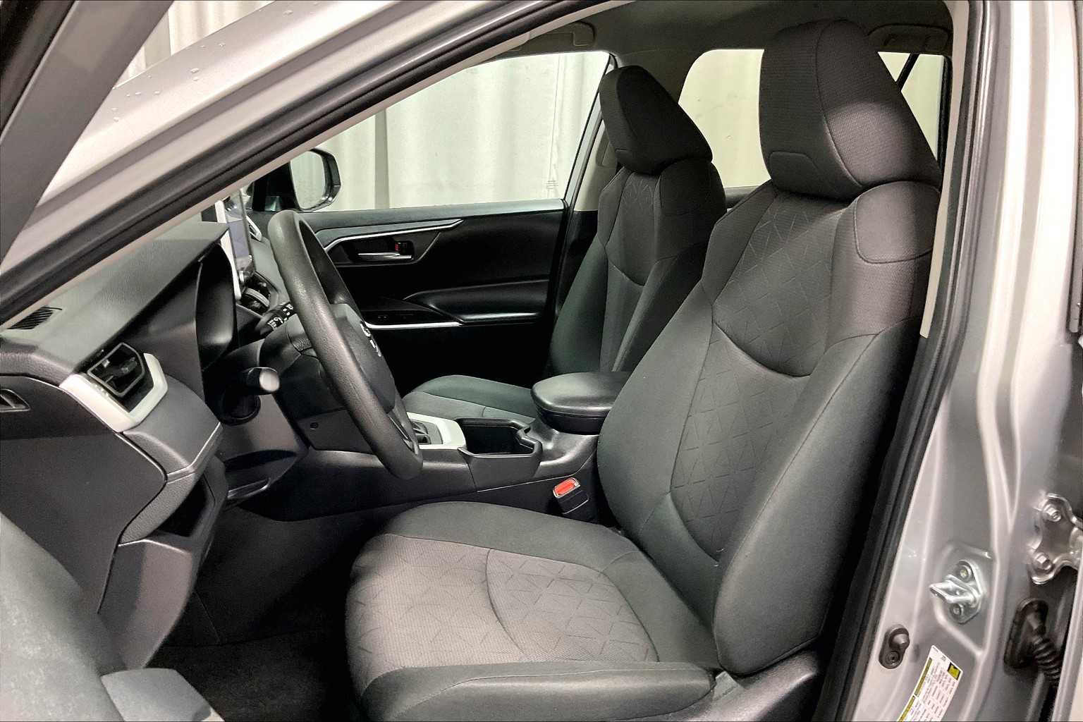 2024 Toyota RAV4 XLE - Photo 10
