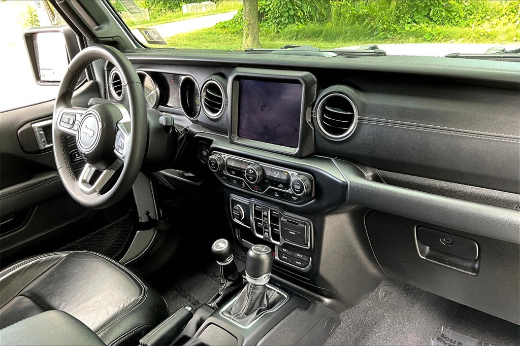 2023 Jeep Wrangler Sahara 4xe - Photo 14